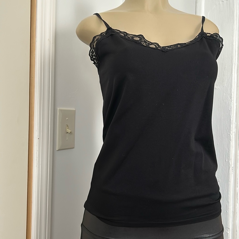 CHELSEA &THEODORE  SLEEVELESS TOP SIZE L. CAMISOLE